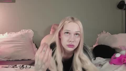 Snapshot of nicole_yo chatting on 6, 1, 2026 Mary online show from 6, 1, 2026