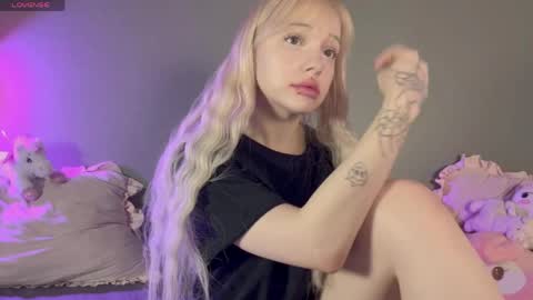 Snapshot of nicole_yo chatting on 12, 4, 2026 Mary online show from 12, 4, 2026