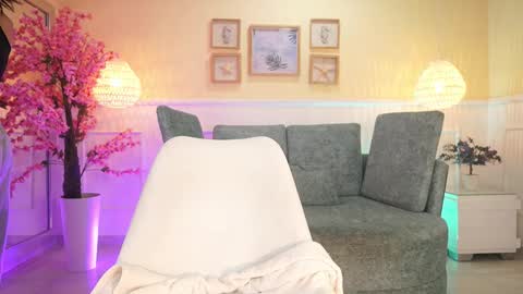 Nicole Crawft online show from 5, 11, 2025