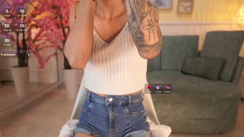 Nicole Crawft online show from 7, 11, 2025