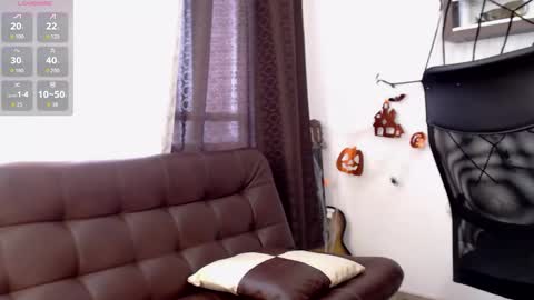 Snapshot of nicoledance69 chatting on 17, 10, 2025 nicoledance69 online show from 17, 10, 2025