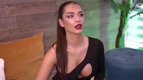 Nicole online show from 25, 9, 2025