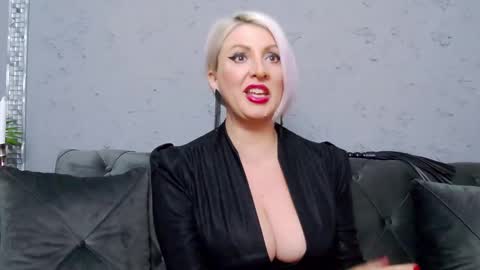 Nicole Domme online show from 28, 2, 2025