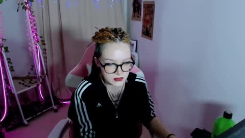 Nicole online show from 5, 2, 2025