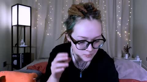 Nicole online show from 28, 2, 2025