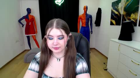nicolefoxery online show from 20, 1, 2025