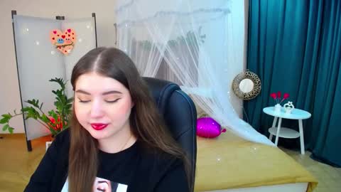 nicolefoxery online show from 17, 2, 2025