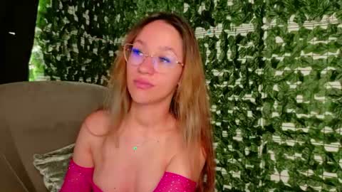 Snapshot of nicoleirisxxx chatting on 22, 6, 2026 nicoleirisxxx online show from 22, 6, 2026
