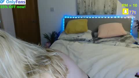 Snapshot of nicolelinharts chatting on 18, 2, 2026 Birthday online show from 18, 2, 2026