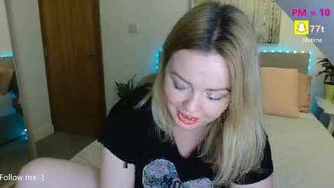 Snapshot of nicolelinharts chatting on 28, 2, 2026 Birthday online show from 28, 2, 2026