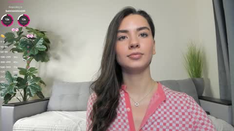 Snapshot of nicoleluuv chatting on 5, 2, 2025 Dua Lipa online show from 5, 2, 2025