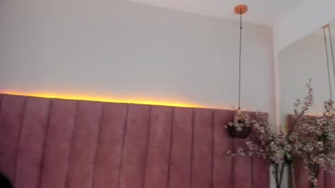 Nicole online show from 28, 2, 2025