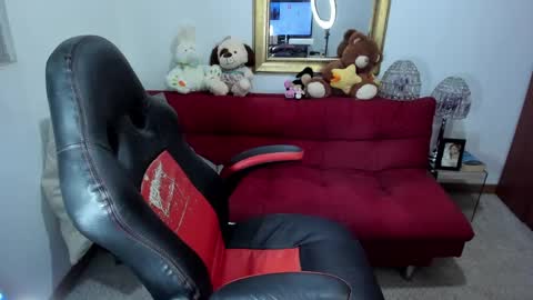Nicolettcolin  online show from 9, 12, 2024
