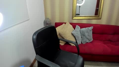 Nicolettcolin  online show from 5, 1, 2026