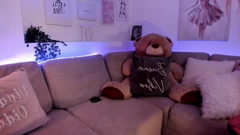 Nicolle online show from 10, 2, 2025