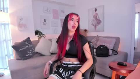 Nicolle online show from 19, 2, 2025