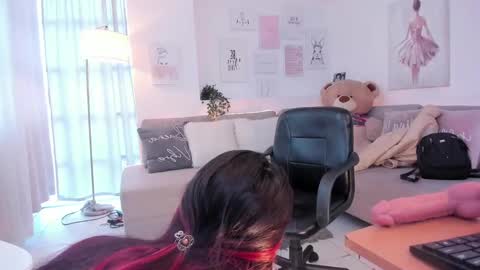 Nicolle online show from 25, 2, 2025