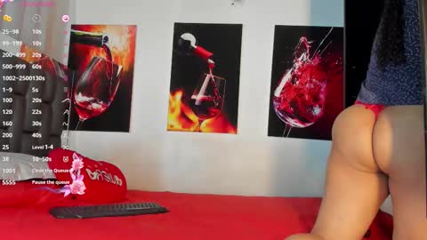 nicolle_hanks1 online show from 24, 10, 2025