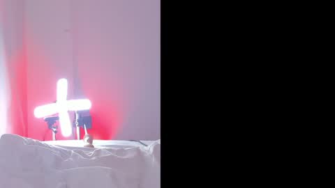 Nicolle Saenzz online show from 4, 2, 2025