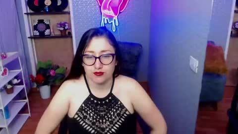 Nicolle  online show from 19, 7, 2026