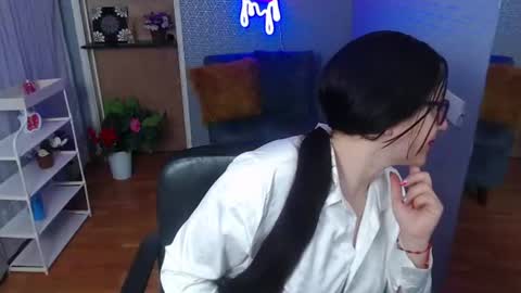 Nicolle  online show from 29, 7, 2026