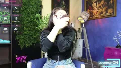 Nicolle online show from 4, 2, 2026