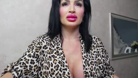Snapshot of nicollereyn chatting on 30, 12, 2024 Nicolle online show from 30, 12, 2024