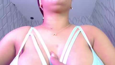 Nicolle Miley online show from 20, 2, 2025