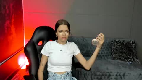 Snapshot of nicolvibes_212 chatting on 4, 12, 2025 Nicol online show from 4, 12, 2025