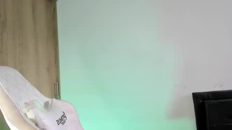 Snapshot of nicolvibes_212 chatting on 20, 12, 2025 Nicol online show from 20, 12, 2025