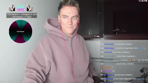 Snapshot of nicoslowmoo chatting on 14, 11, 2025 NicoSlowmoo online show from 14, 11, 2025