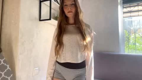 Snapshot of nidarauhecker chatting on 18, 4, 2026 Agata online show from 18, 4, 2026