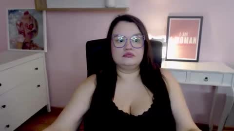 Holly online show from 4, 3, 2026