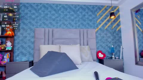 Snapshot of niiamoore_ chatting on 8, 4, 2026 NiiaMoore online show from 8, 4, 2026