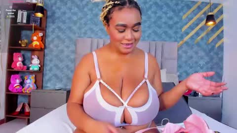 Snapshot of niiamoore_ chatting on 11, 5, 2026 NiiaMoore online show from 11, 5, 2026