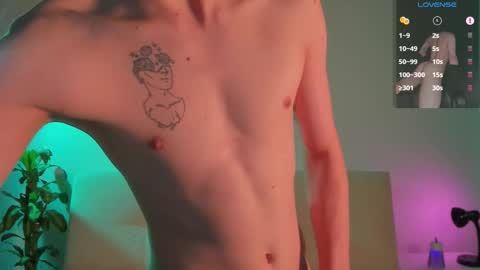 Snapshot of niico_18 chatting on 21, 10, 2025 Nicolas Mucci online show from 21, 10, 2025