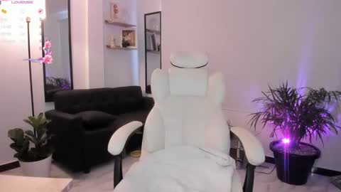 Niicoleta  online show from 2, 10, 2025