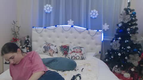 nikastarkk online show from 10, 12, 2024