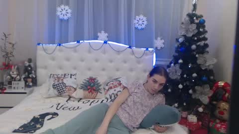 nikastarkk online show from 12, 12, 2024