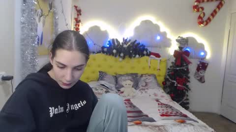 nikastarkk online show from 13, 12, 2024