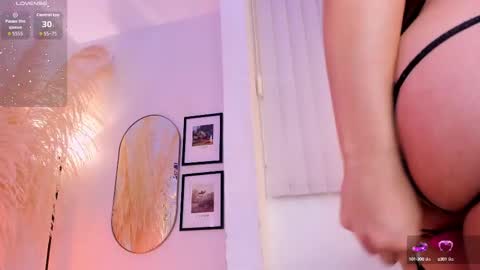 Snapshot of nikavelvet chatting on 12, 10, 2025 NIKA online show from 12, 10, 2025