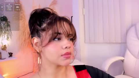 Snapshot of nikavelvet chatting on 28, 10, 2025 NIKA online show from 28, 10, 2025