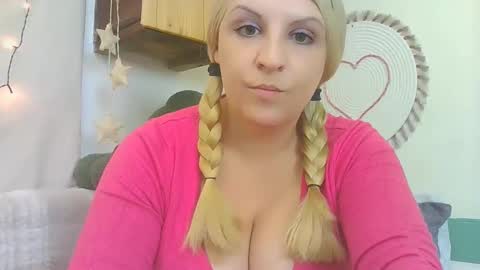 Snapshot of niki_leex chatting on 17, 9, 2025 niki_leex online show from 17, 9, 2025