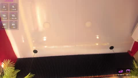 nikii_white online show from 18, 12, 2024