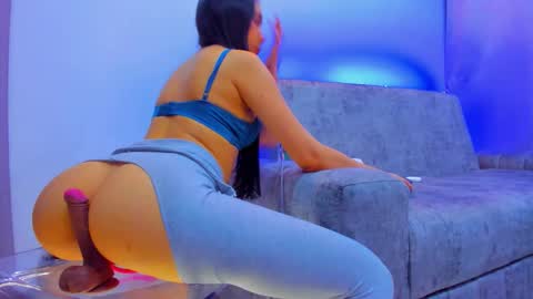 nikii_white online show from 16, 11, 2025