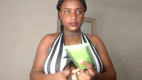 Snapshot of nikitakisskm chatting on 3, 12, 2024 nikitakisskm online show from 3, 12, 2024