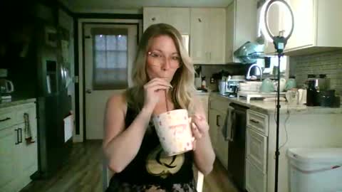 Snapshot of nikkib653466 chatting on 10, 4, 2026 nikkib653466 online show from 10, 4, 2026