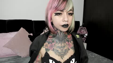 Nikki Ramone   online show from 15, 12, 2024