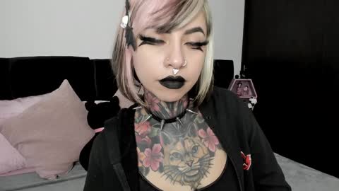 Nikki Ramone   online show from 18, 12, 2024