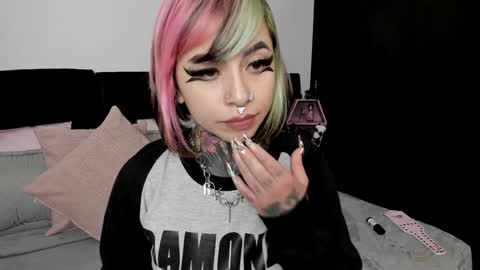 Nikki Ramone   online show from 3, 1, 2025